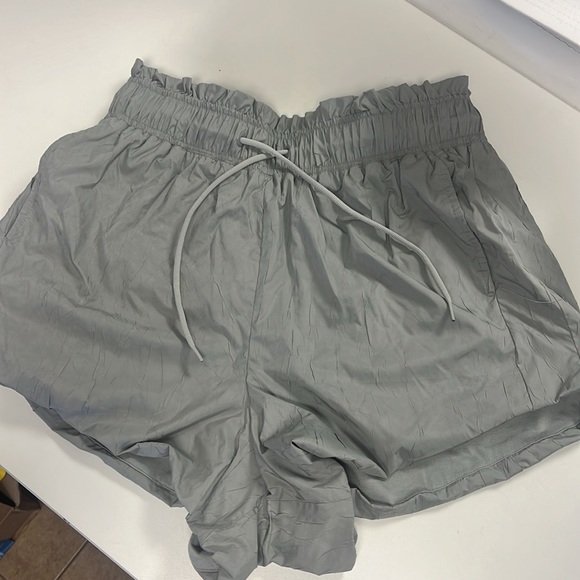 Basin + Range High Rise Crinkle Short - Picture 5 of 9